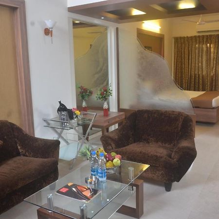 Hotel Plaza Mumbai Exterior photo