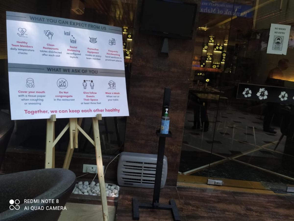 Hotel Plaza Mumbai Exterior photo