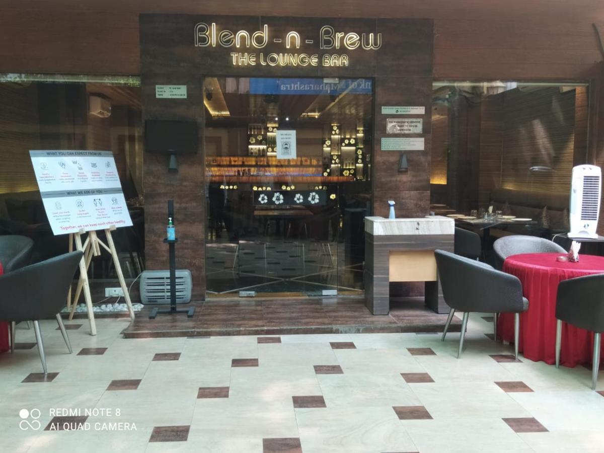 Hotel Plaza Mumbai Exterior photo