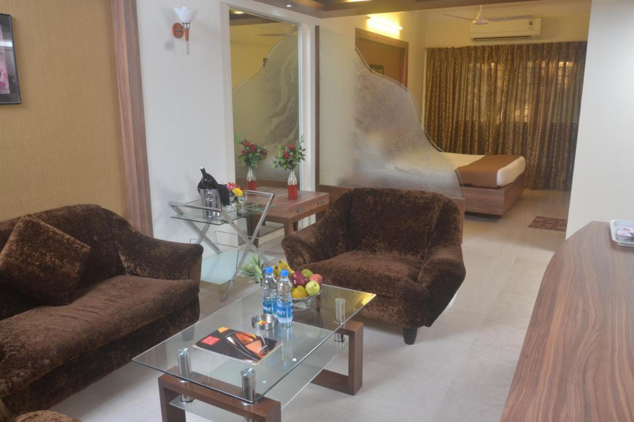 Hotel Plaza Mumbai Exterior photo