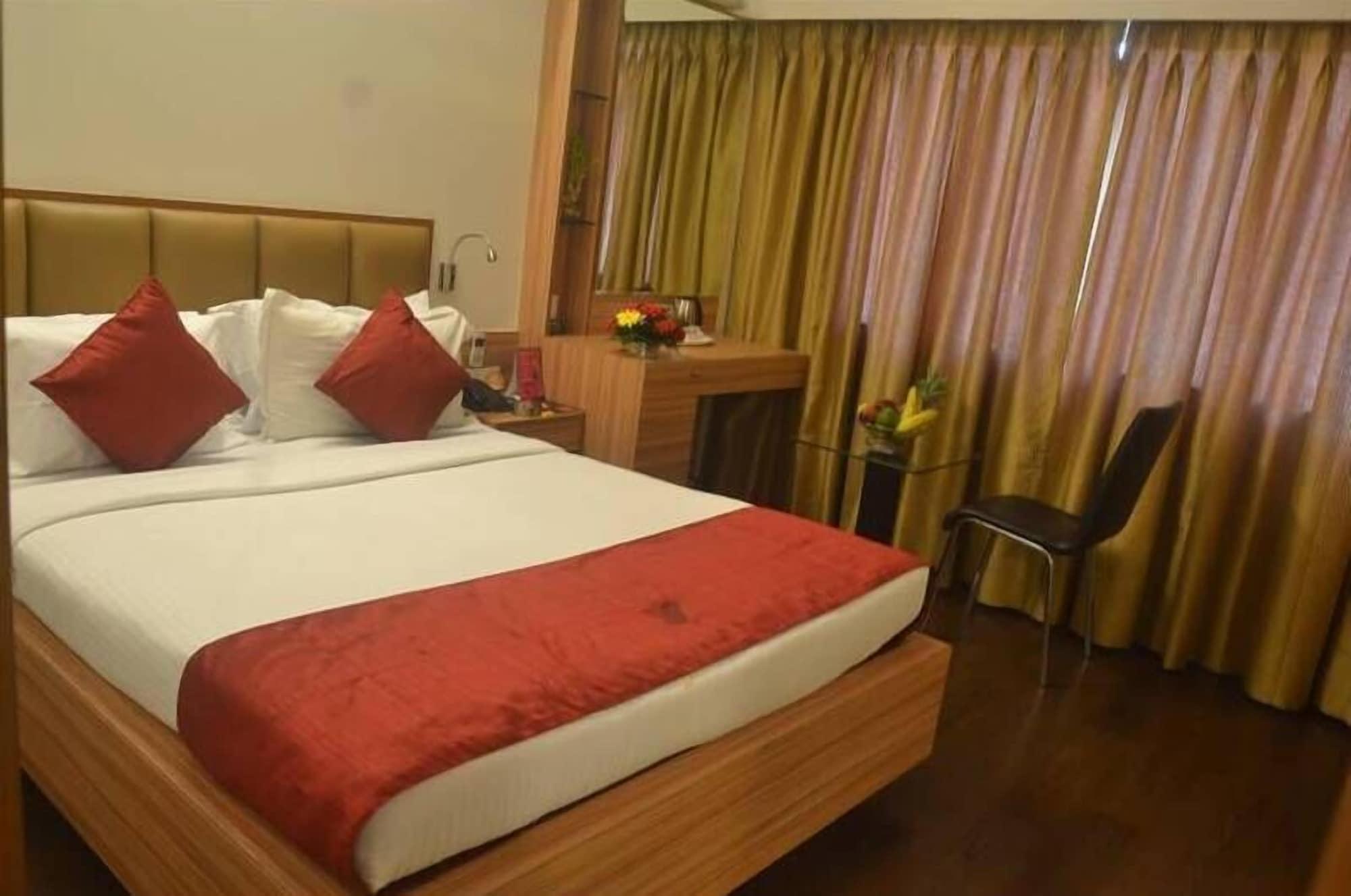 Hotel Plaza Mumbai Exterior photo