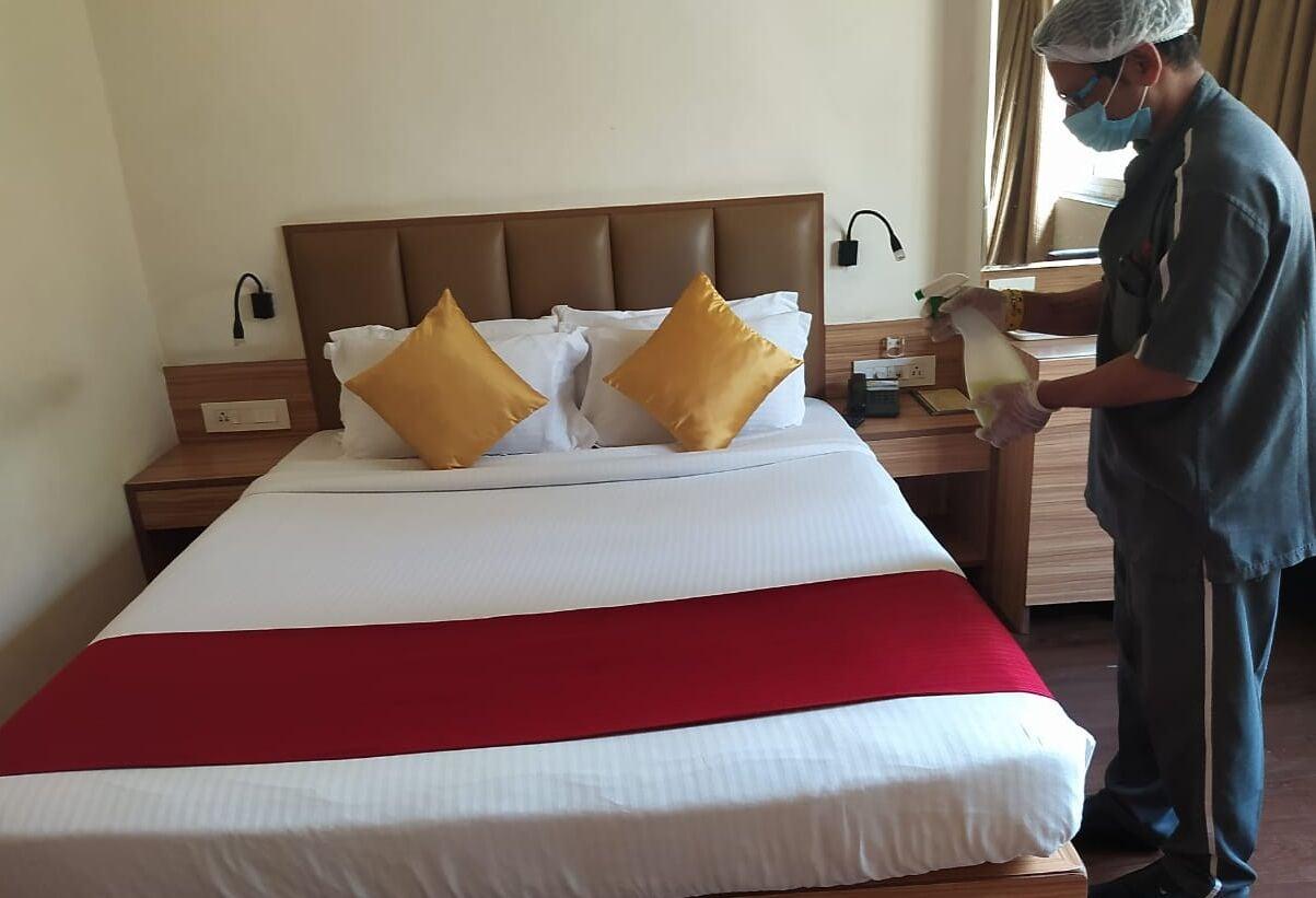Hotel Plaza Mumbai Exterior photo