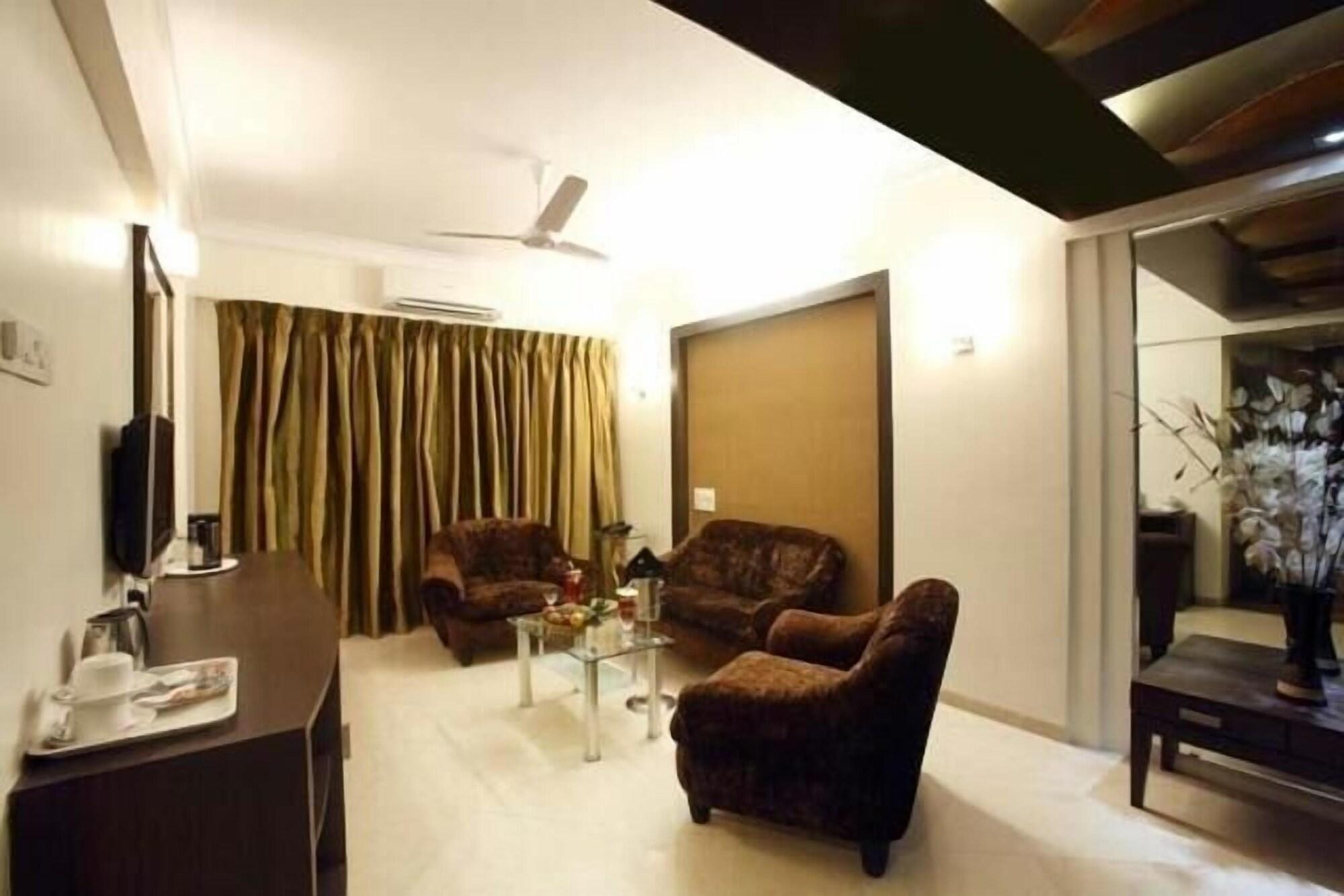 Hotel Plaza Mumbai Exterior photo