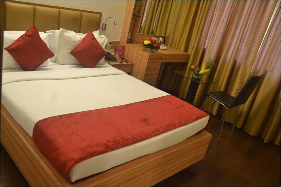 Hotel Plaza Mumbai Room photo