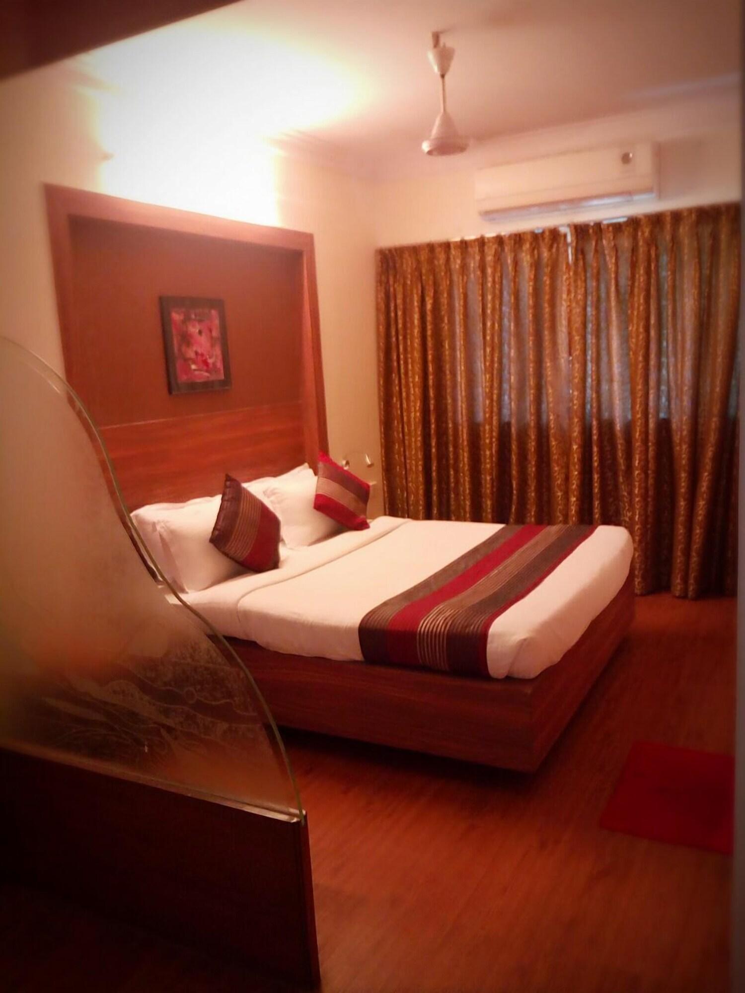 Hotel Plaza Mumbai Exterior photo