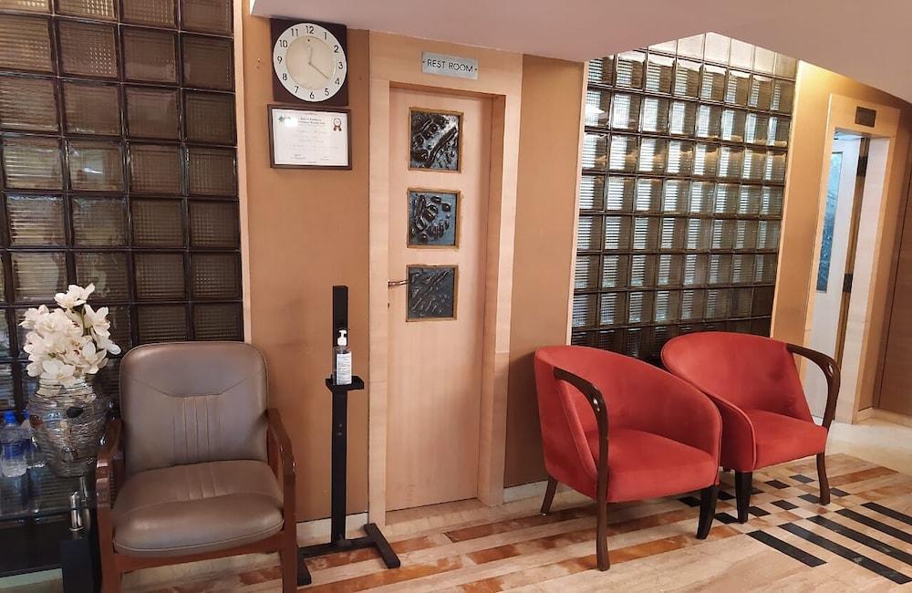 Hotel Plaza Mumbai Exterior photo