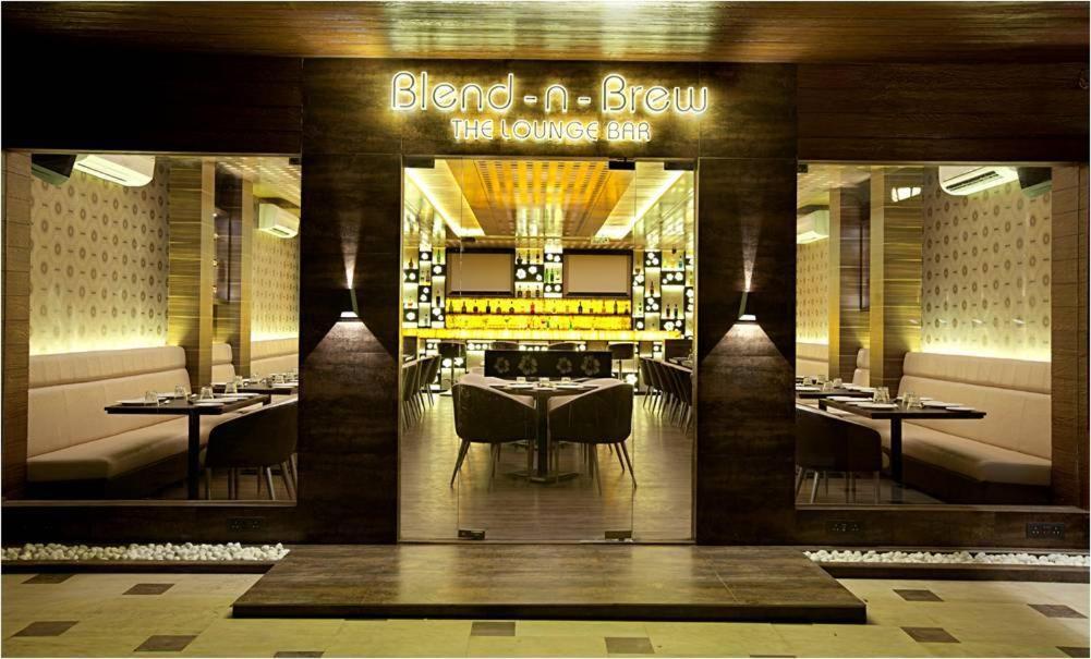Hotel Plaza Mumbai Exterior photo