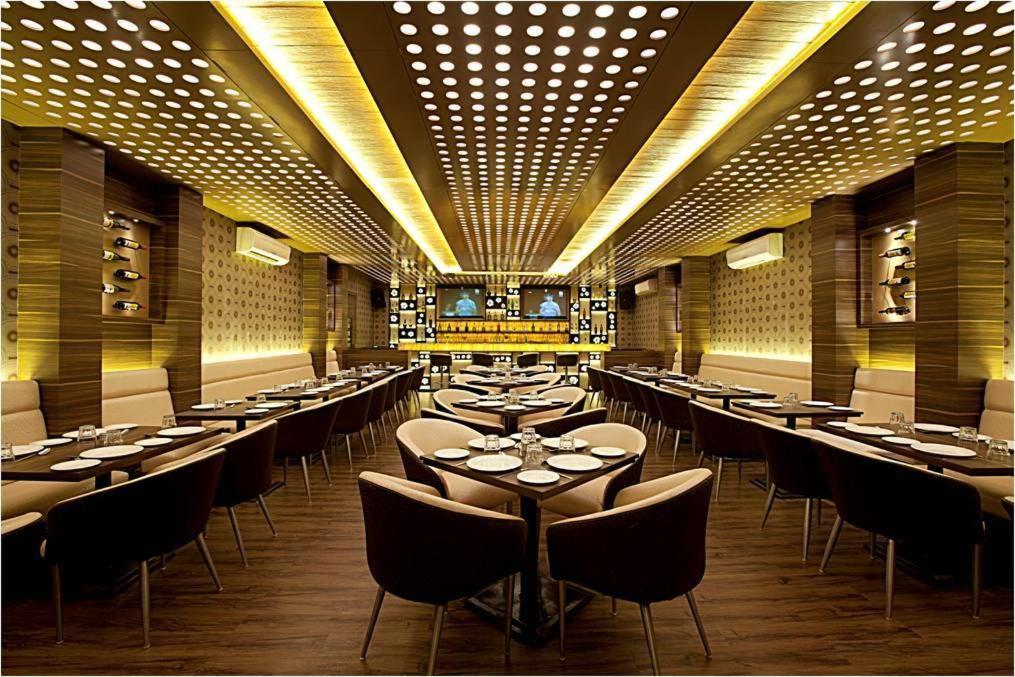 Hotel Plaza Mumbai Exterior photo