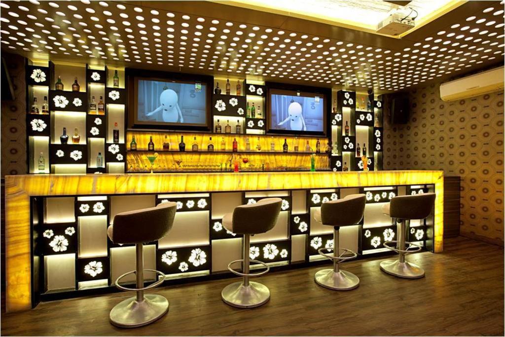 Hotel Plaza Mumbai Exterior photo