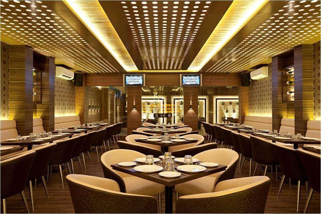 Hotel Plaza Mumbai Exterior photo